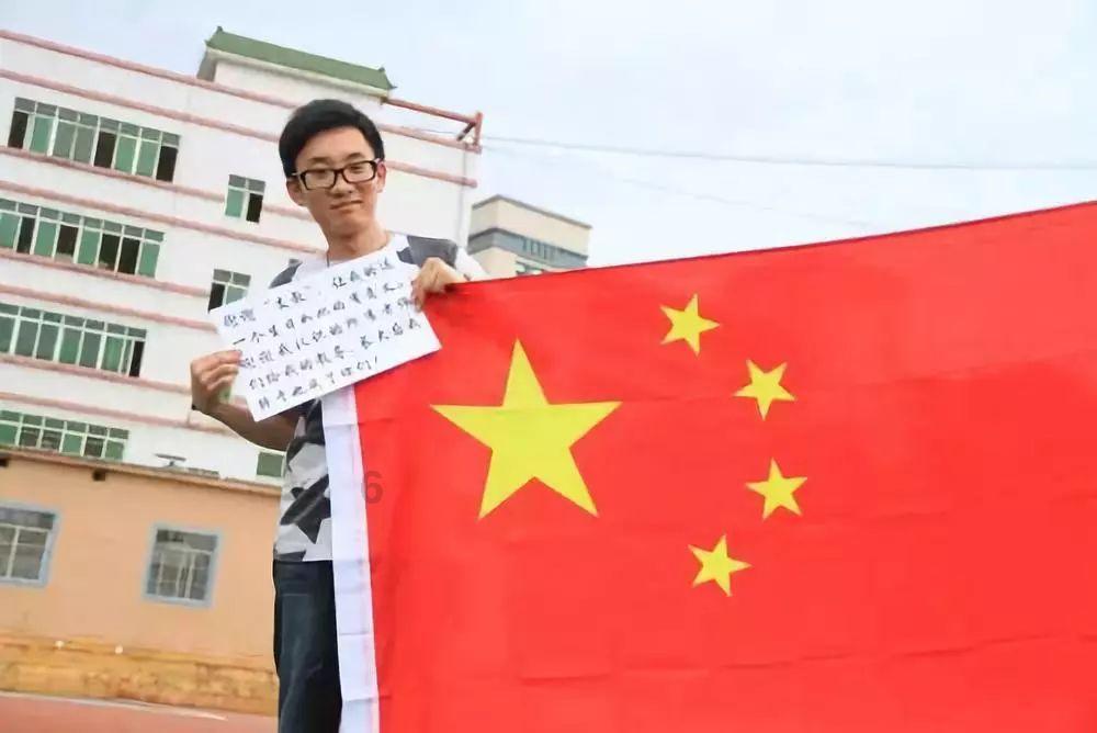 商贩占道经营,交警暖心劝离。为有温度的执法点赞!